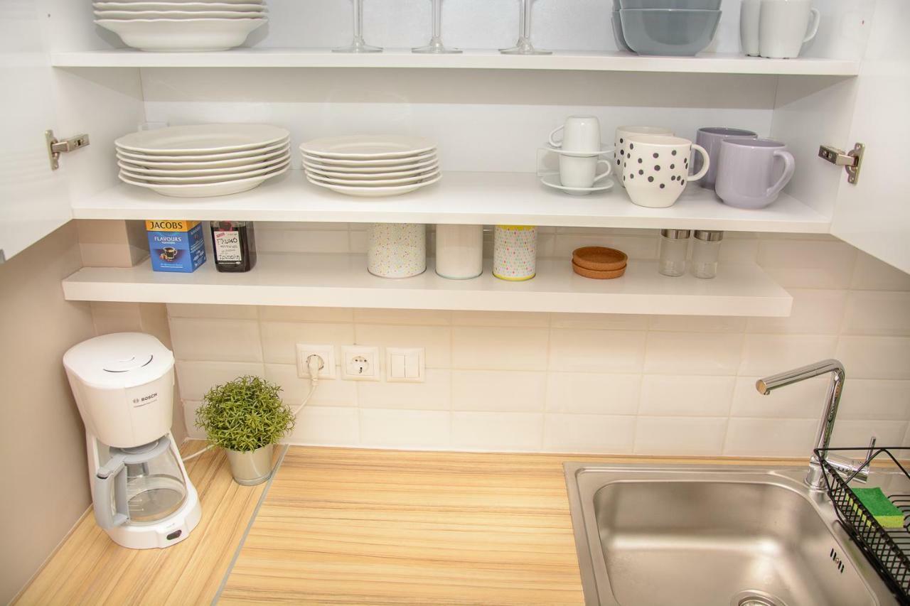Fully Renovated And Relaxing Apartment 아테네 외부 사진